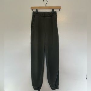 Green Lululemon Sweatpants in a Women’s 0